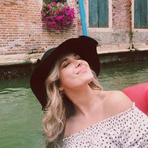 Meet your Posher, Haley